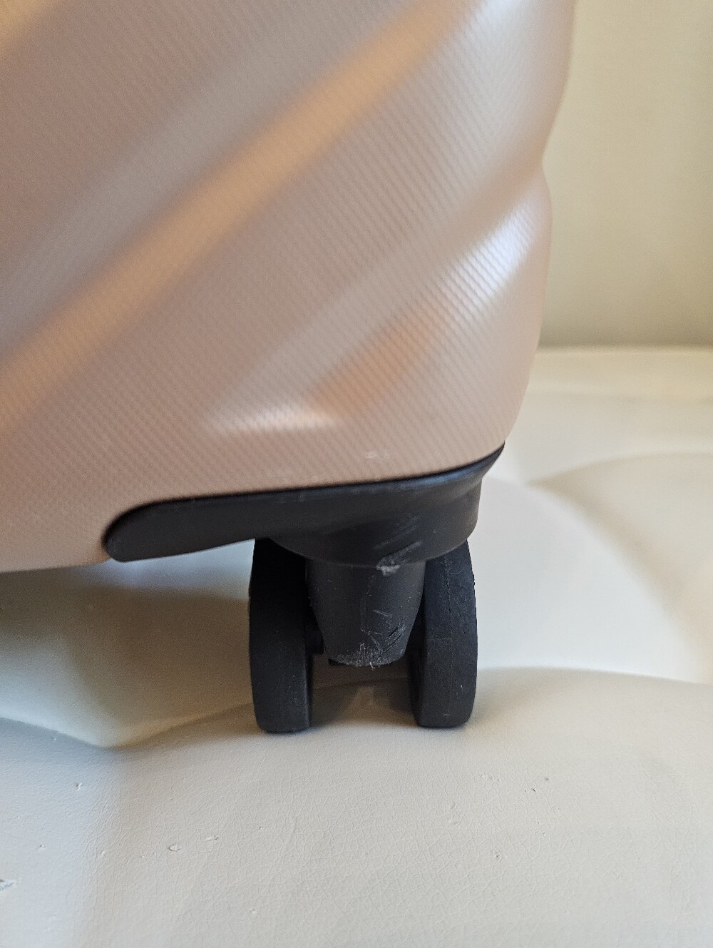 Kenneth Cole Rose Gold Hardside Carry-On Spinner Suitcase 20" - Picture 9 of 12